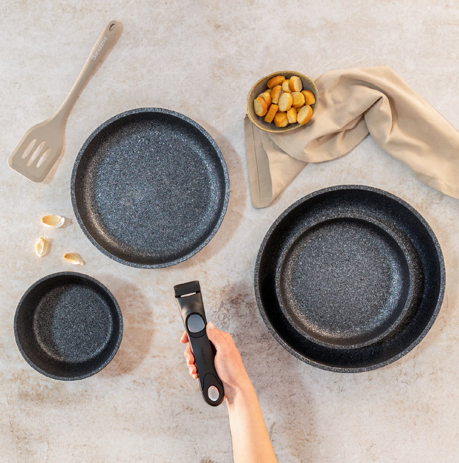 Set antiaderente 2 padelle 24/28 cm + manico staccabile