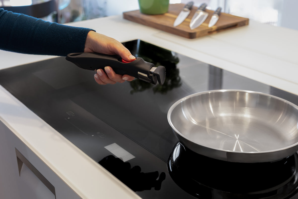 Detachable handle